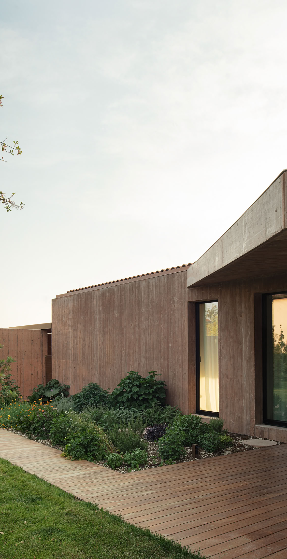 Facciata d'ingresso della villa progettata a Vigodarzere da MIDE architetti.