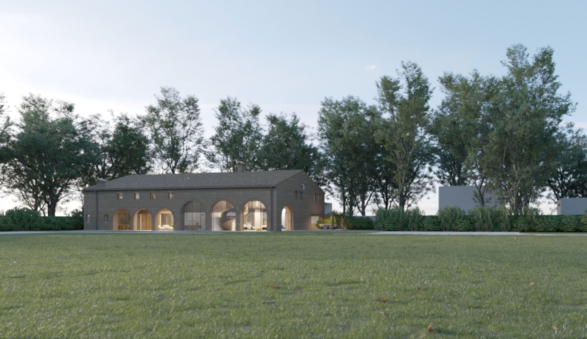 Vista d’insieme della villa rurale contemporanea immersa nel verde.