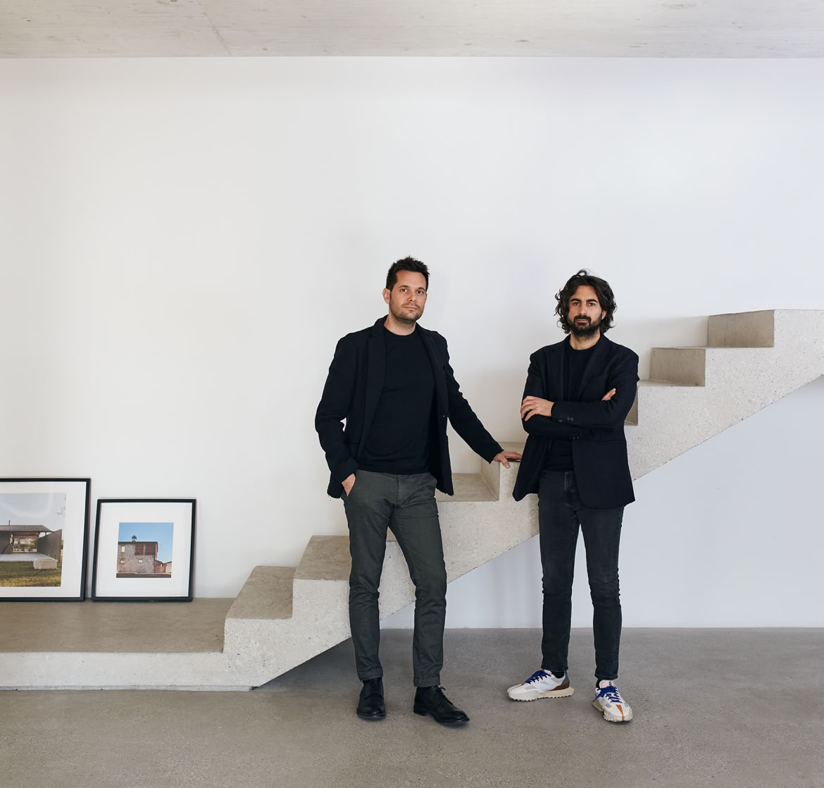Gli architetti co-fondatori nel loro studio MIDE architetti.