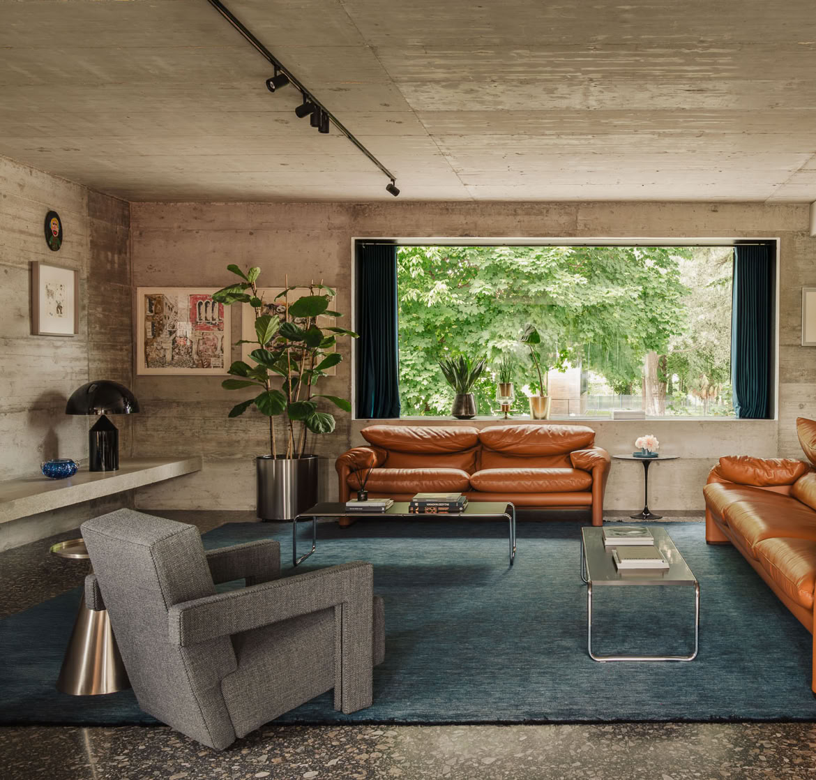 Zona living dell'interno della casa progettata a Vigonza da MIDE architetti. Un connubio tra tradizione e minimalismo contemporaneo.
