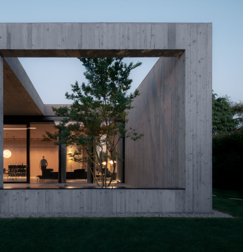 Progetto di MIDE architetti di una villa con corte interna e aperture architettoniche.